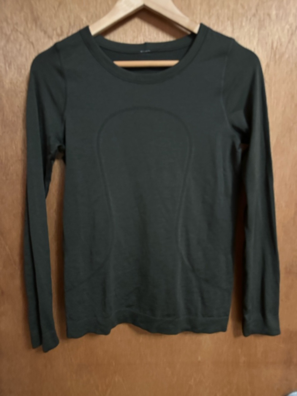 lululemon athletica Long Sleeve top size 6